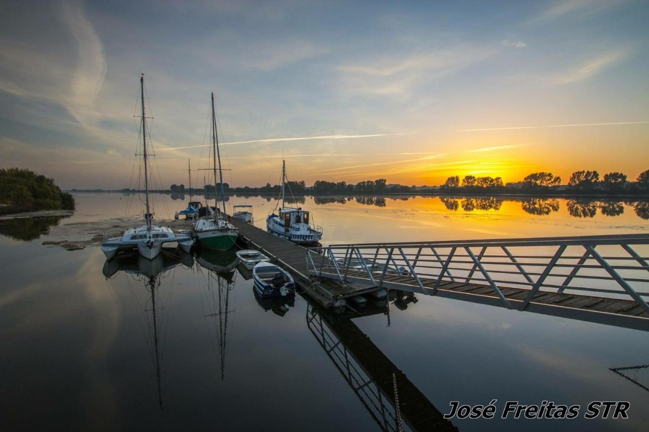 River Sun Valada Luaran gambar